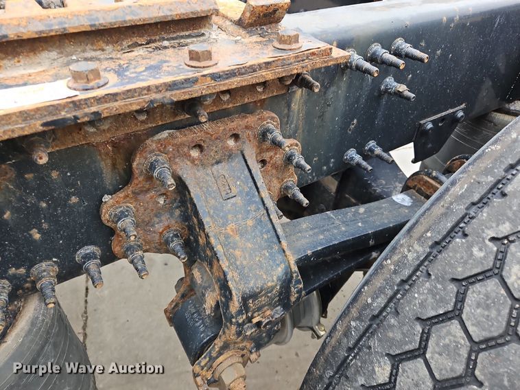 image for item NZ9039 2016 Volvo VNL  semi truck