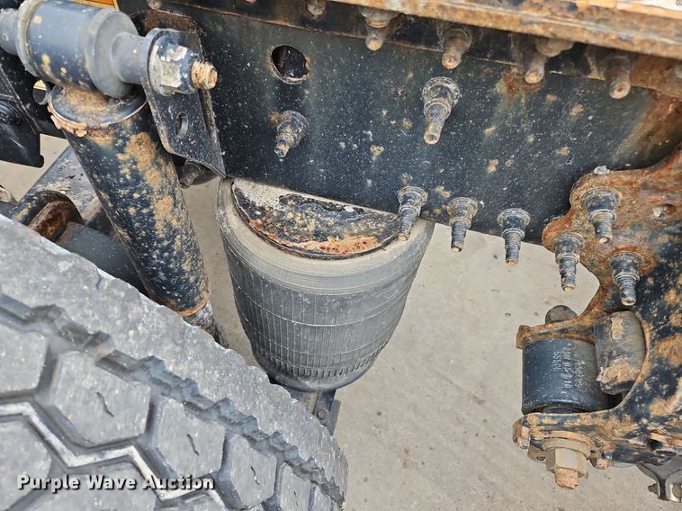 image for item NZ9039 2016 Volvo VNL  semi truck