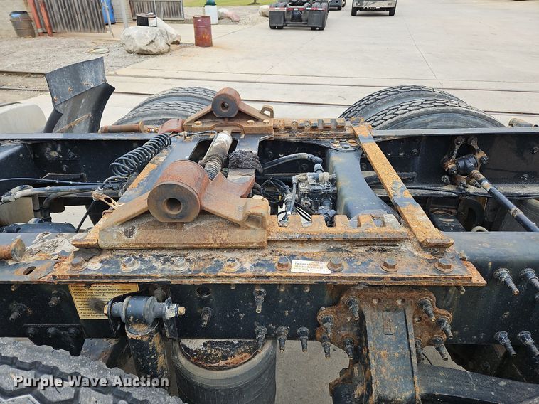 image for item NZ9039 2016 Volvo VNL  semi truck