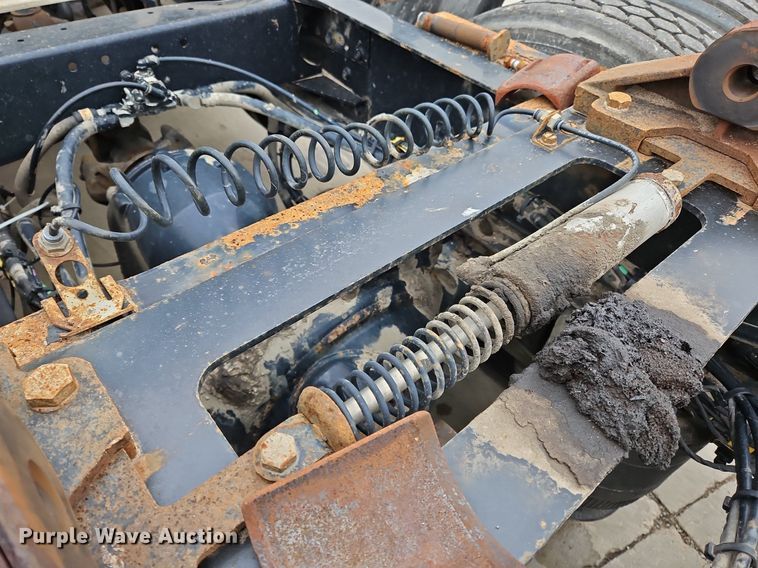 image for item NZ9039 2016 Volvo VNL  semi truck