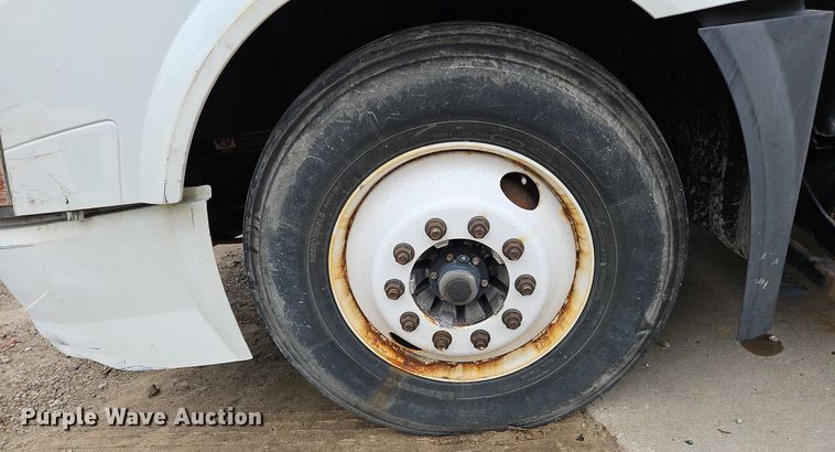 image for item NZ9039 2016 Volvo VNL  semi truck