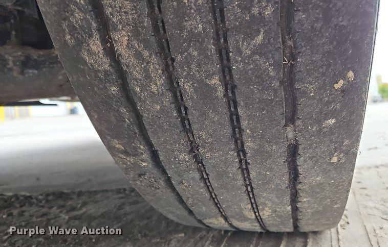 image for item NZ9039 2016 Volvo VNL  semi truck