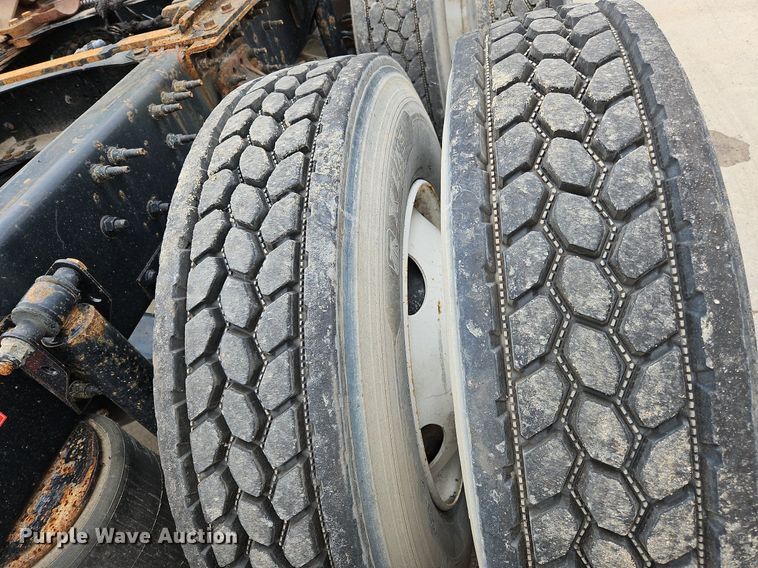 image for item NZ9039 2016 Volvo VNL  semi truck