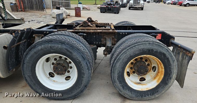 image for item NZ9039 2016 Volvo VNL  semi truck