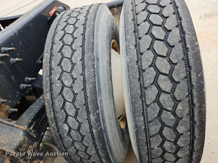 image for item NZ9039 2016 Volvo VNL  semi truck