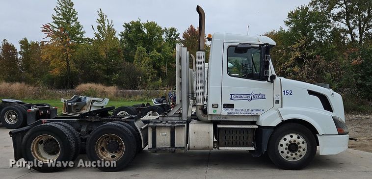 image for item NZ9040 2013 Volvo VNL  semi truck