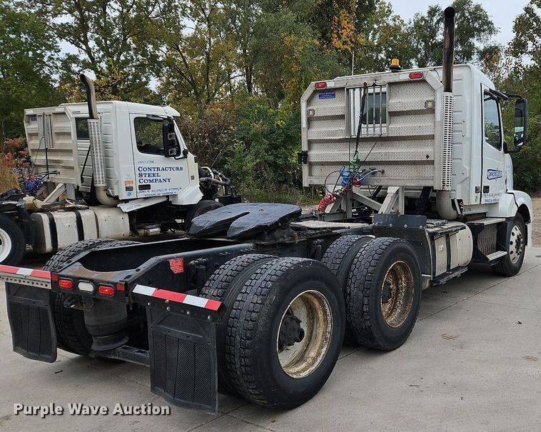 image for item NZ9040 2013 Volvo VNL  semi truck