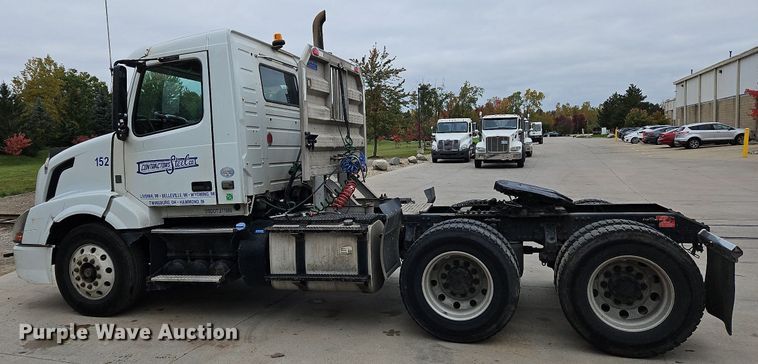 image for item NZ9040 2013 Volvo VNL  semi truck