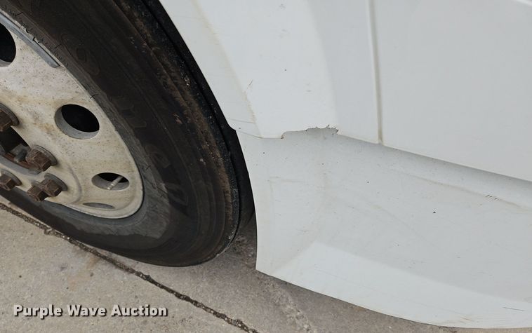 image for item NZ9040 2013 Volvo VNL  semi truck