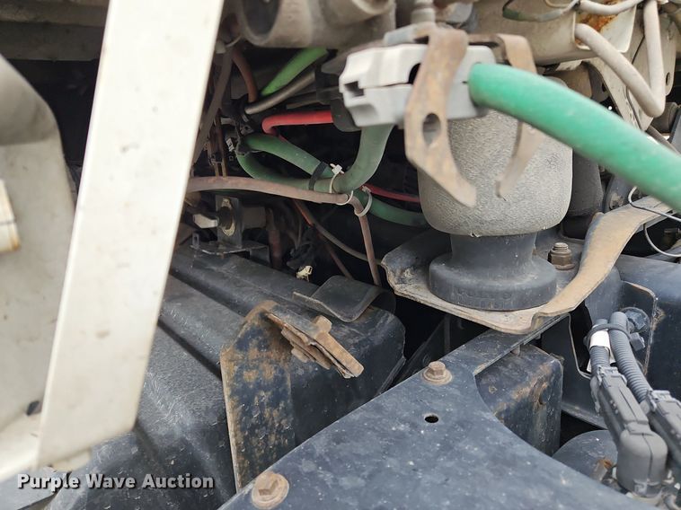 image for item NZ9040 2013 Volvo VNL  semi truck