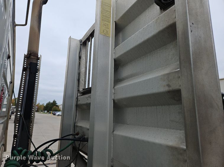 image for item NZ9040 2013 Volvo VNL  semi truck