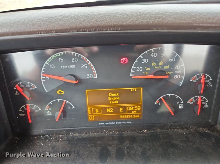 image for item NZ9040 2013 Volvo VNL  semi truck