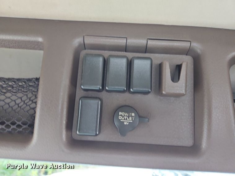 image for item NZ9040 2013 Volvo VNL  semi truck