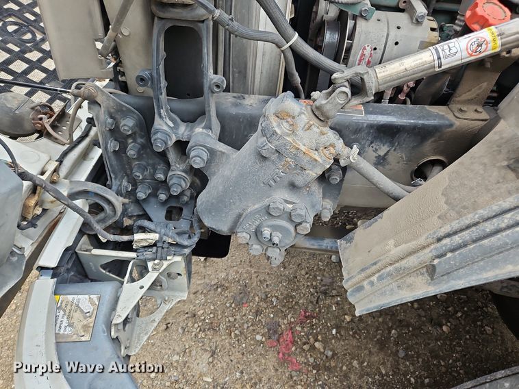 image for item NZ9040 2013 Volvo VNL  semi truck