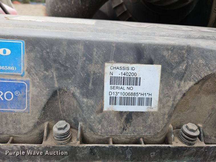 image for item NZ9040 2013 Volvo VNL  semi truck