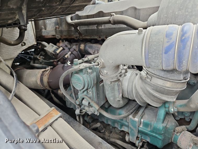 image for item NZ9040 2013 Volvo VNL  semi truck