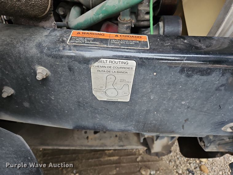 image for item NZ9040 2013 Volvo VNL  semi truck