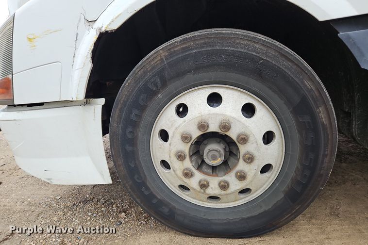 image for item NZ9040 2013 Volvo VNL  semi truck