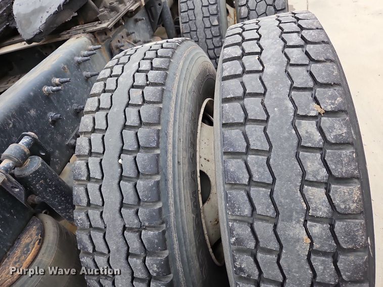 image for item NZ9040 2013 Volvo VNL  semi truck