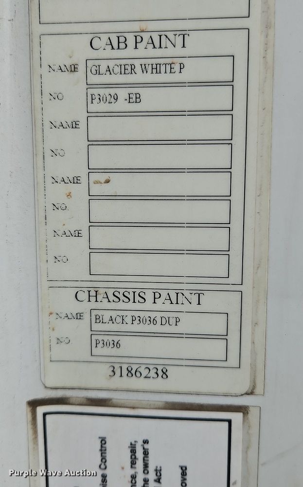 image for item NZ9040 2013 Volvo VNL  semi truck