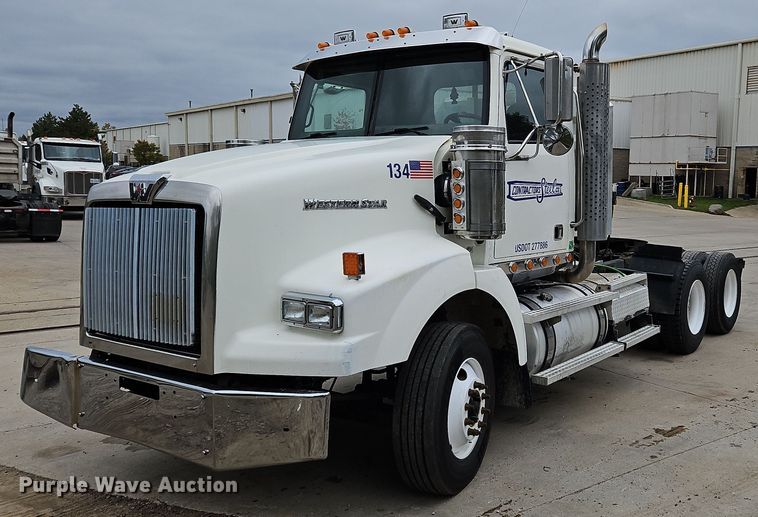 image for item NZ9041 2011 Western Star 4900EX  semi truck