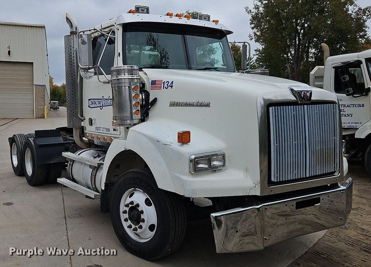 image for item NZ9041 2011 Western Star 4900EX  semi truck