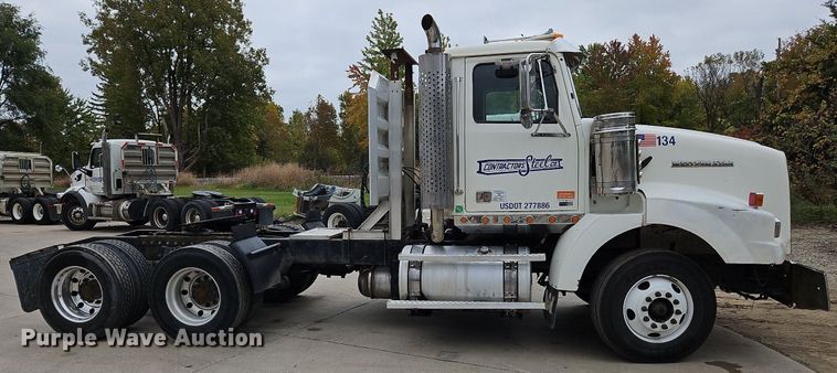 image for item NZ9041 2011 Western Star 4900EX  semi truck
