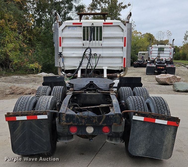 image for item NZ9041 2011 Western Star 4900EX  semi truck