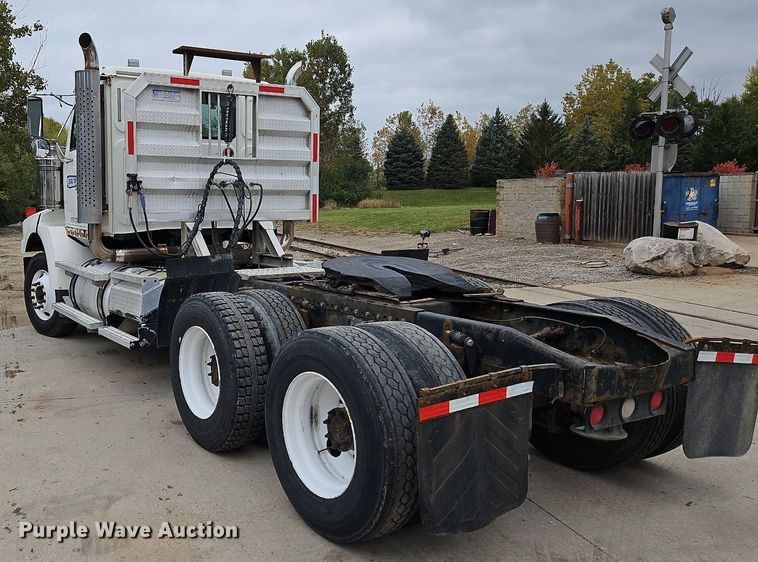 image for item NZ9041 2011 Western Star 4900EX  semi truck