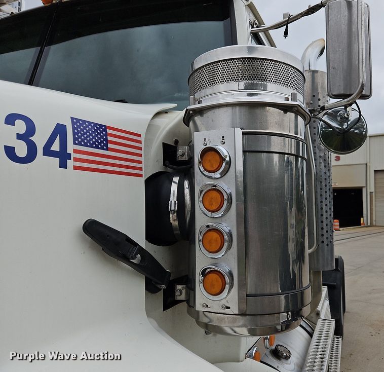 image for item NZ9041 2011 Western Star 4900EX  semi truck