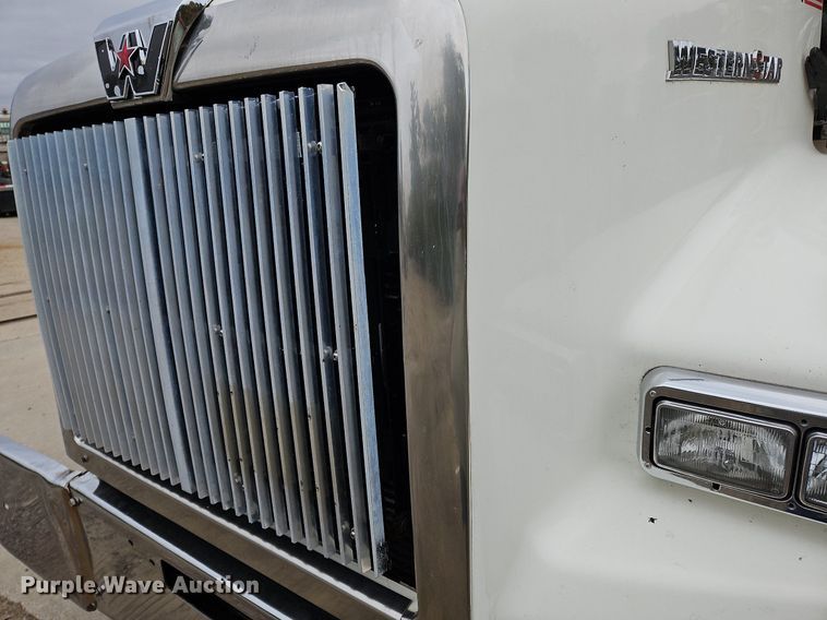 image for item NZ9041 2011 Western Star 4900EX  semi truck