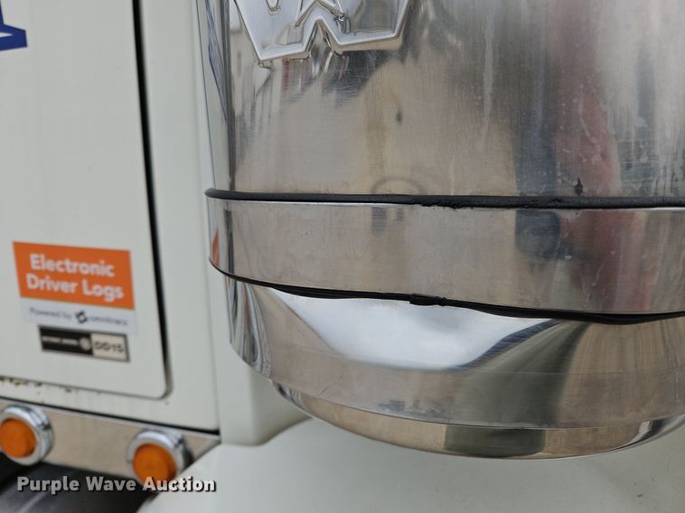 image for item NZ9041 2011 Western Star 4900EX  semi truck