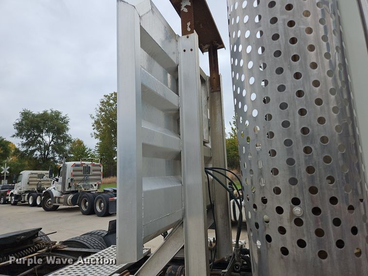 image for item NZ9041 2011 Western Star 4900EX  semi truck