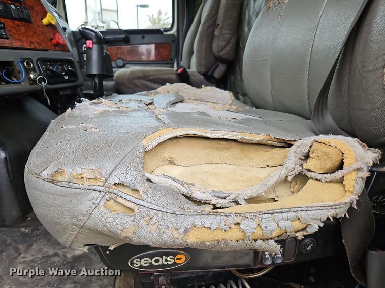 image for item NZ9041 2011 Western Star 4900EX  semi truck