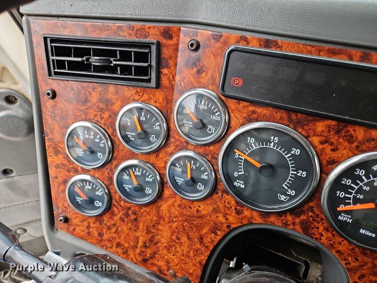 image for item NZ9041 2011 Western Star 4900EX  semi truck