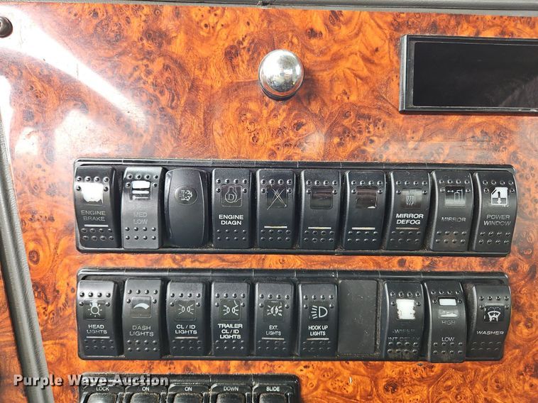 image for item NZ9041 2011 Western Star 4900EX  semi truck