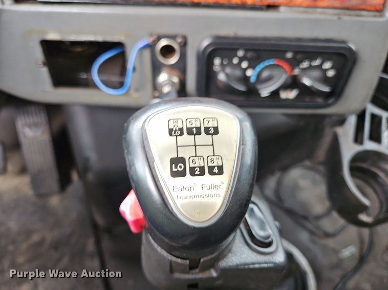 image for item NZ9041 2011 Western Star 4900EX  semi truck