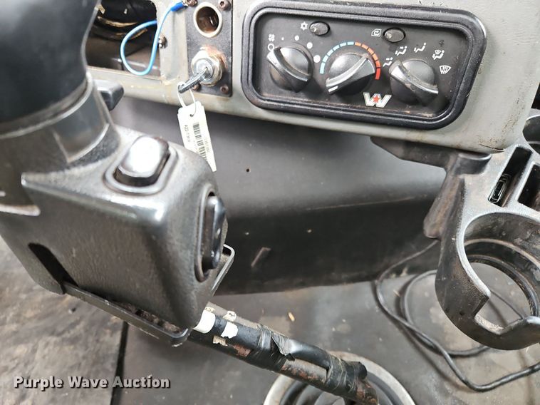 image for item NZ9041 2011 Western Star 4900EX  semi truck