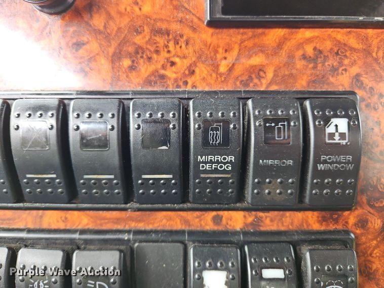 image for item NZ9041 2011 Western Star 4900EX  semi truck