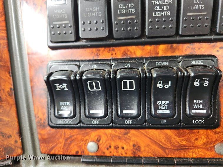 image for item NZ9041 2011 Western Star 4900EX  semi truck