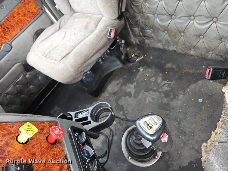 image for item NZ9041 2011 Western Star 4900EX  semi truck