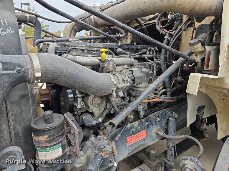 image for item NZ9041 2011 Western Star 4900EX  semi truck