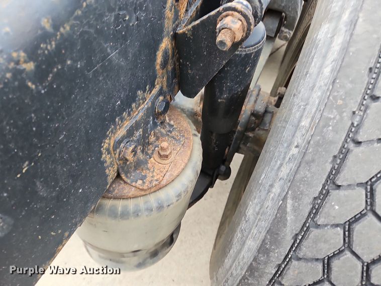 image for item NZ9041 2011 Western Star 4900EX  semi truck