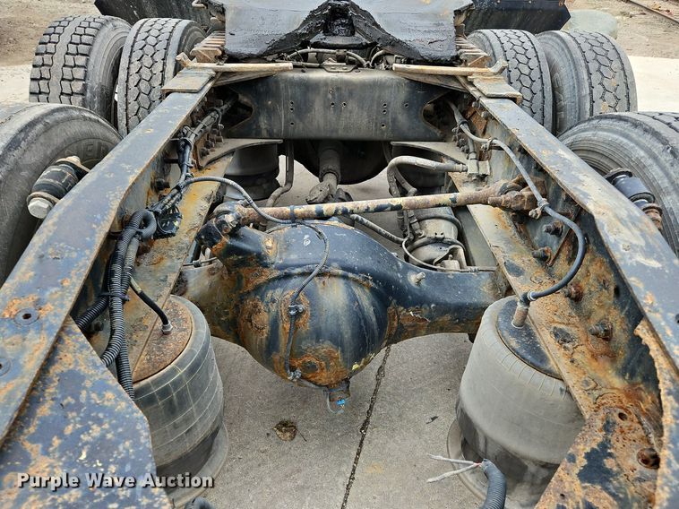 image for item NZ9041 2011 Western Star 4900EX  semi truck