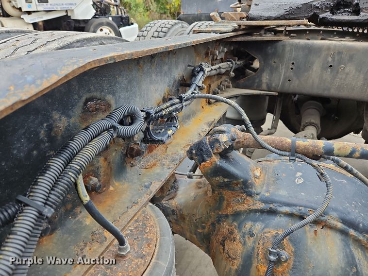 image for item NZ9041 2011 Western Star 4900EX  semi truck