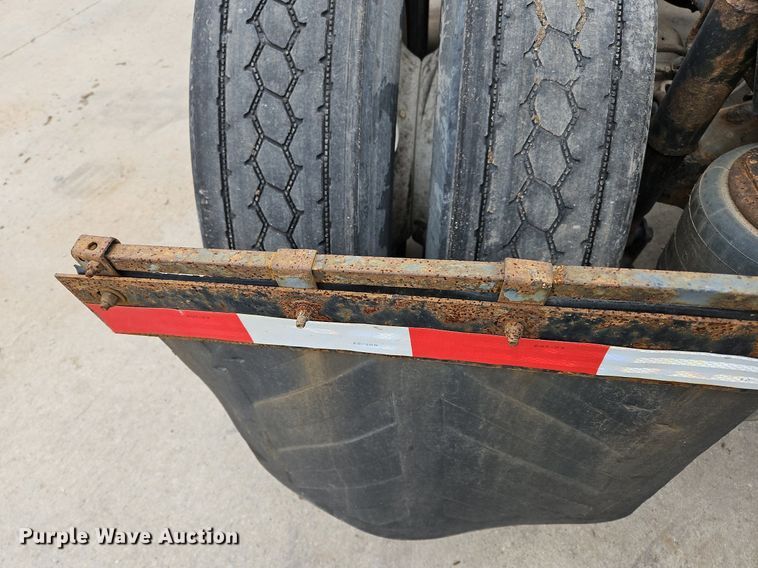 image for item NZ9041 2011 Western Star 4900EX  semi truck