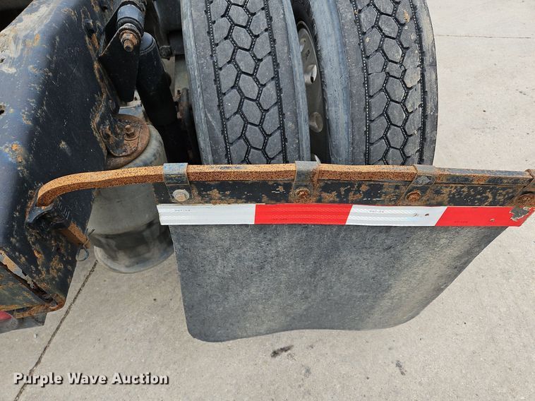 image for item NZ9041 2011 Western Star 4900EX  semi truck