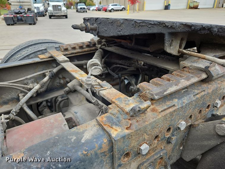 image for item NZ9041 2011 Western Star 4900EX  semi truck