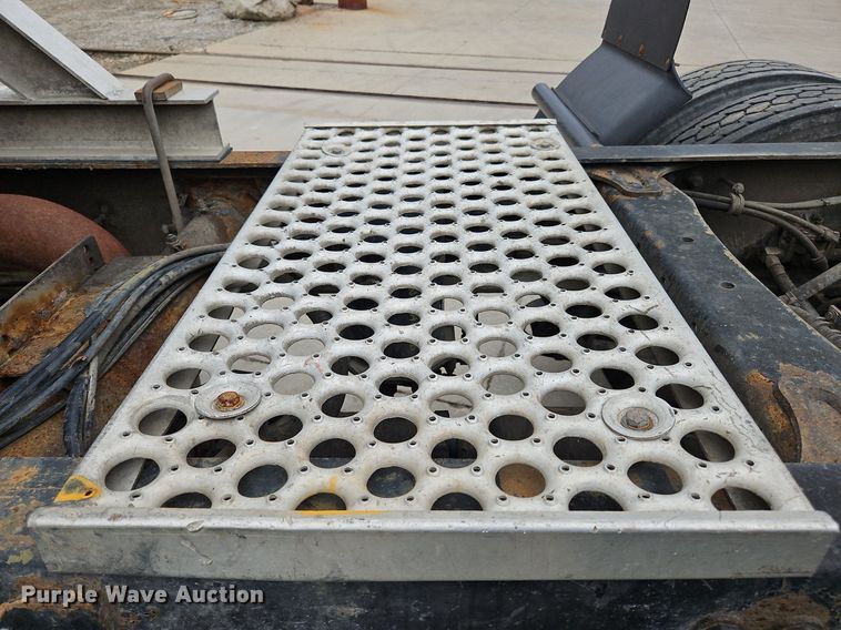 image for item NZ9041 2011 Western Star 4900EX  semi truck