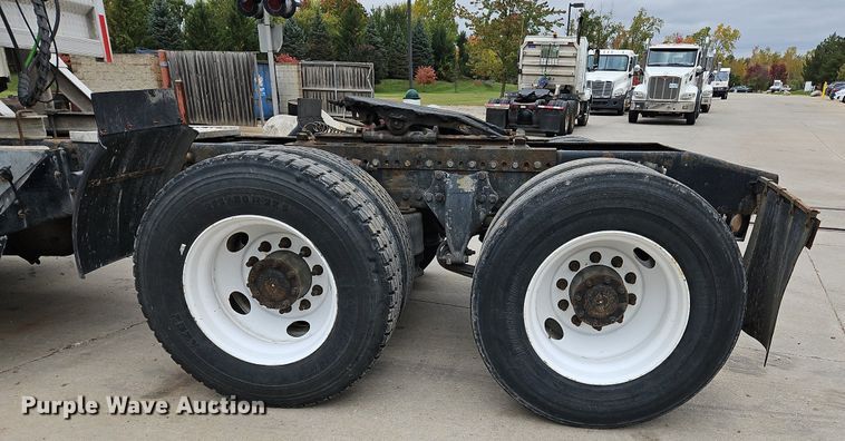 image for item NZ9041 2011 Western Star 4900EX  semi truck